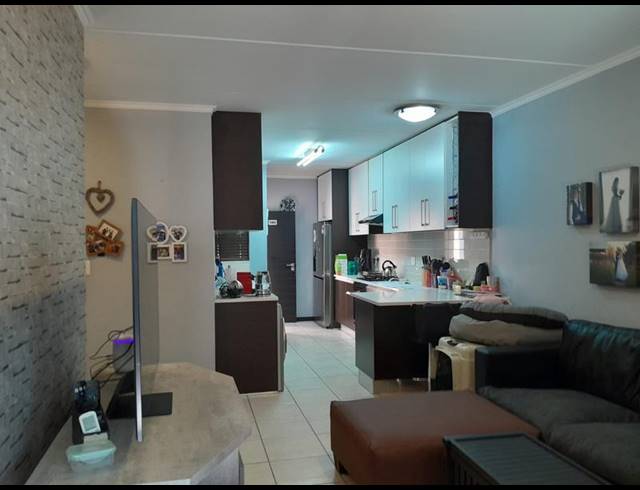 3 BEDROOM TOWNHOUSE FOR SALE IN GREENSTONE HILL